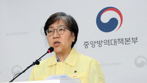 고령 확진 증가에 질본 “밀폐장소 피해야…만성질환 관리도”