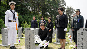文대통령 “홍범도 장군 유해 모셔올것”