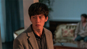 ‘침입자’ 코로나 신작 공백에 침입… 사흘만에 10만 관객 돌파