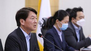 안철수 “현충일에 천안함 유족 빼려 하다니…5년짜리 역사 쓰나”