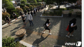 긴장 속 거리 두며 99일 만에 교실로…오늘 등교 개학 완료