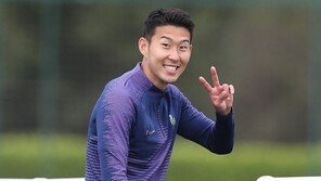 토트넘 동료 세세뇽 “손흥민 훈련장서 막기 힘들어”