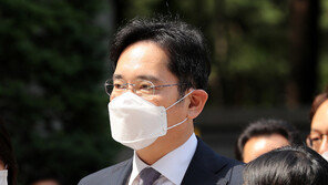 이재용, 영장심사 출석…세번째 구속 갈림길서 ‘침묵’