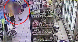 [영상]“아빠가 불에 지졌다” 9세 여아, 지문 훼손된 손 보여줘…