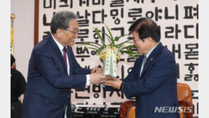 文대통령, 박병석 의장에 “21대 국회 신뢰 받길…기대 커”