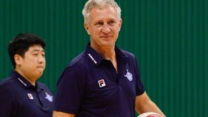 산틸리 감독과 첫 만남…경쟁과 실전 앞세운 대한항공