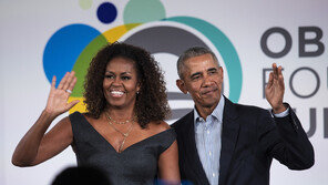 미셸 오바마 “분노 가지고 정치 참여해야”…이방카는 졸업식 축사 취소 ‘굴욕’