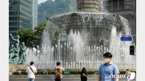 35.7도까지 치솟은 무더위…서울도 폭염특보