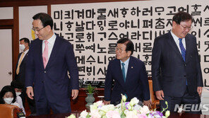 한발 물러선 여야 원내대표…법사위 두고 여전히 ‘팽팽’