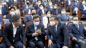 與 “원구성, 주내 반드시 완료”… 통합당 “법사위 반드시 사수”