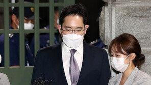 ‘영장 기각’ 이재용, 구치소 나서며 “늦게까지 고생하셨다”