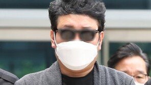 ‘숨진 경비원 상해 혐의’ 아파트 입주민, 구속수사 연장