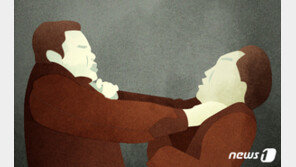 길거리서 여친 마구 폭행한 60대…말리는 행인도 때려