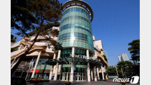 부천 뉴코아 아울렛 아동복 매장 50대 여직원 확진…9일 휴점