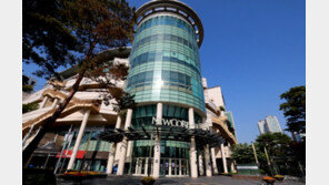 뉴코아 아울렛 부천점 50대 직원 확진…9일 임시휴점