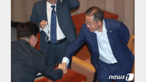 홍준표 통합당 모임 첫 참석 “우리당…아차 난 무소속이지”