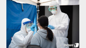 진정 기미 안보이는 수도권 감염…고령층 확진자 많아 ‘우려’