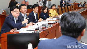 여 “상임위, 총선 민의 반영” vs 야 “의석수가 능사 아냐”