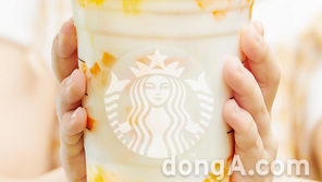 “4년 만에 진해진 망고 맛”… 스타벅스, 2020 버전 ‘애플망고 요거트 블렌디드’ 출시 