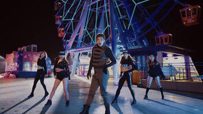 [원픽! 핫플레이스] ‘깡’ 뮤비 촬영지 월미테마파크…너도 나도 대관람차 앞 인증샷