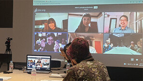 “작가들과 영상통화 하며 코로나 뚫고 전시 준비했죠”