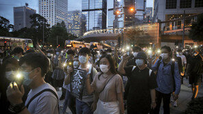홍콩서 송환법 반대 1주년 시위…경찰, 53명 체포