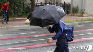 11일 전국 장마 확대, 폭염 주춤…제주 일부 100㎜ 물폭탄