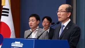 靑 NSC “대북전단 철저 단속… 살포땐 엄정 대응”