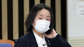‘자료제출 거부’ 여가부 “법대로” 원론적 답변…통합 “윤미향 지키려”