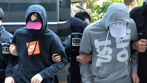 남학생 보면 도망가고 책상 밑에 숨어 우는 여중생