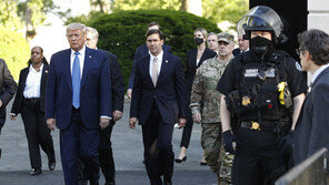 트럼프, 군 수뇌부 잇단 항명에도 “괜찮다…군과 좋은 관계”