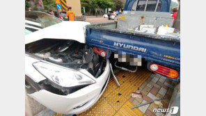 부산서 유턴하다 마주오던 차량과 충돌…6중 추돌 사고