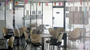 나이-장소 불문 ‘n차 감염’ 확산…“지금 시기 놓치면 심각한 대유행”