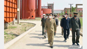 北 김재룡 ‘탄소하나 화학공업’ 공사장 시찰…정면 돌파전 일환