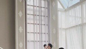 이필모, 아들 담호 향한 무한 애정…볼 뽀뽀까지