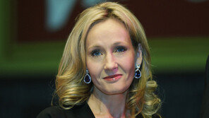 “롤링 때렸지만 미안하지 않다”…前남편 인터뷰 1면 보도한 ‘더선’에 비난 쇄도