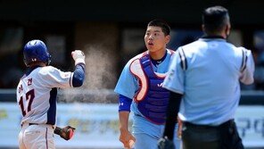 [포토] 어처구니 없는 실수로 동점 허용