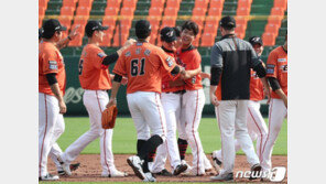 “한화 팬분들 고생많으셨다…걱정했는데” 타 구단 팬들도 박수