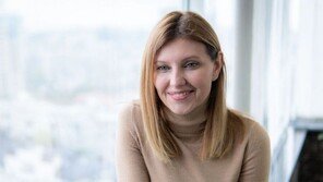 우크라이나 영부인 코로나 확진…마스크 없이 카페 방문 논란