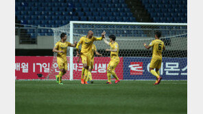 ‘만나면 으르렁’ 사활 건 광주-부산, 승격 후 첫 맞대결