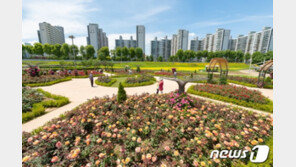 [날씨]16일 전국 맑고 일부 소나기…곳곳 30도 더위 이어져