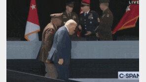 손 떨리고 휘청… 트럼프 뇌신경 이상 신호?