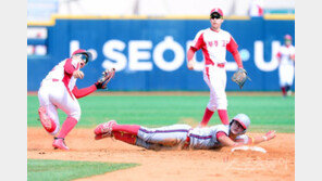 [포토] 김상번 ‘적시타 날렸지만 오버런으로 아웃’
