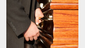 ‘일감 줄어서’…시신서 금니 10개 훔친 장례지도사에 징역 2년