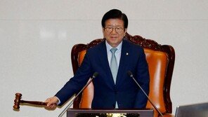 巨與, 법사위장 윤호중 등 6개 상임위원장 단독 선출