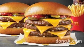 “패티와 치즈가 3장”… 한국맥도날드, 3배 더 진한 ‘트리플 치즈버거’ 한정 판매
