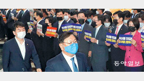 다수결 믿고 협치 깬 슈퍼여당… 주호영 “상임위장 다 가져가라”