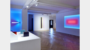 美 캘리포니아서 온 빛의 예술 ‘벤딩 라이트’展