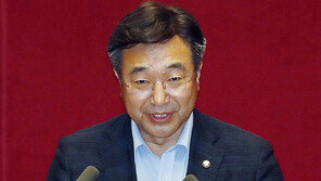 윤호중 법사위원장 “법사위의 상원 노릇과 갑질 개혁”