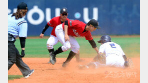 [포토] 조현진 ‘흙바람을 일으키며 2루 도루’